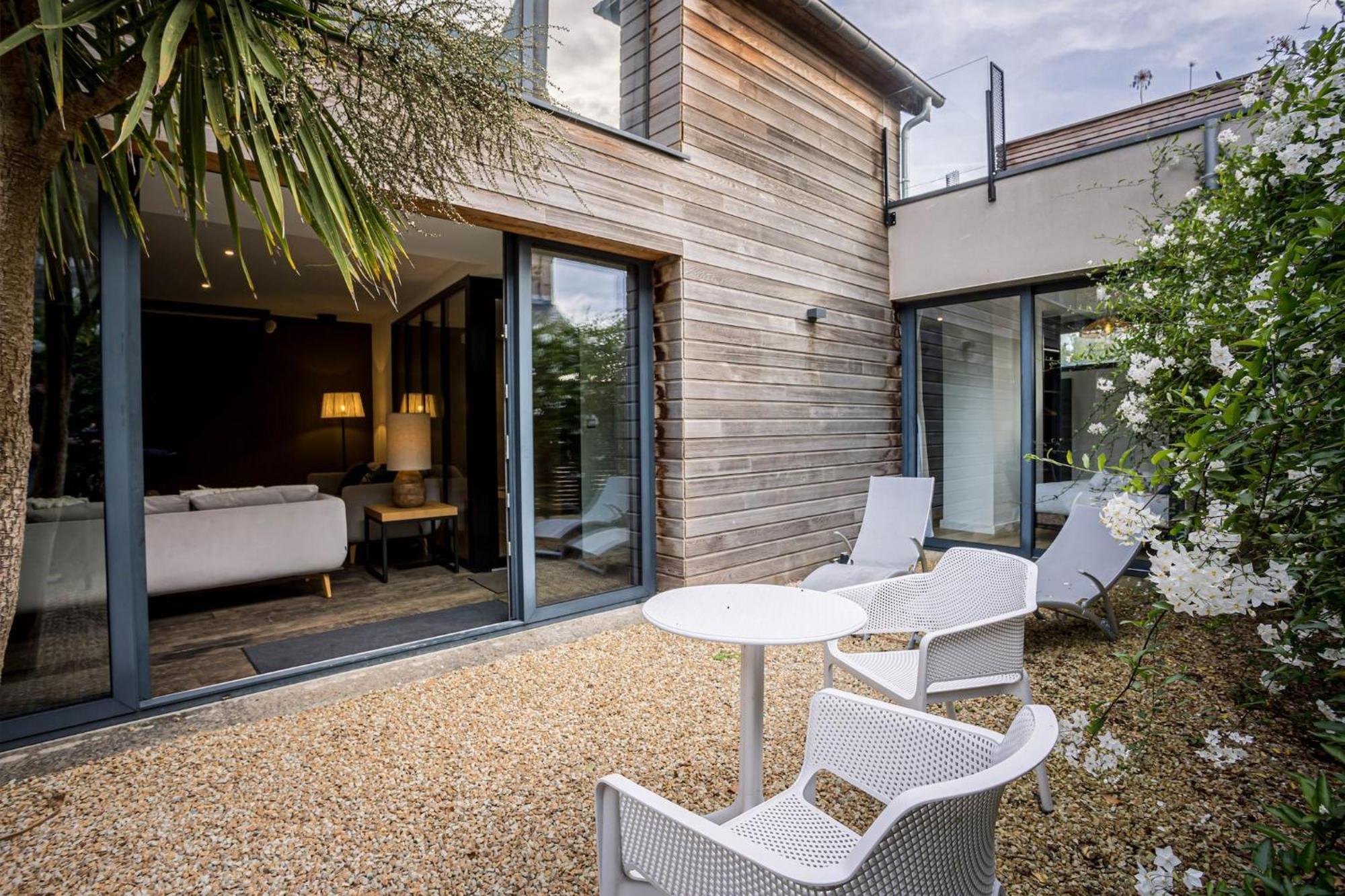 La Du Port, La Du Port - Pool And Villa Perros-Guirec